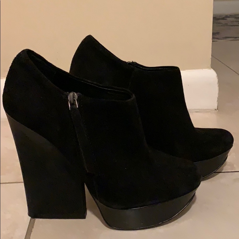 Boutique 9 black suede booties